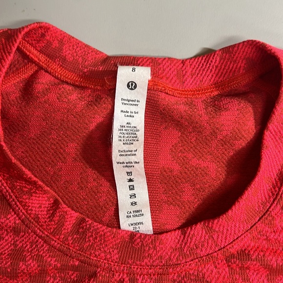 Lululemon Swiftly Tech Short Sleeve 2.0 Covered Camo Red Rock/Flare  Size 8 - Picture 3 of 8